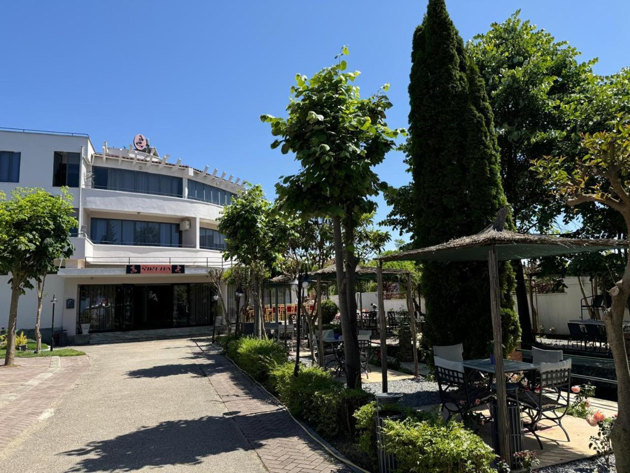 Sirena Hotel Tushemisht Exterior photo