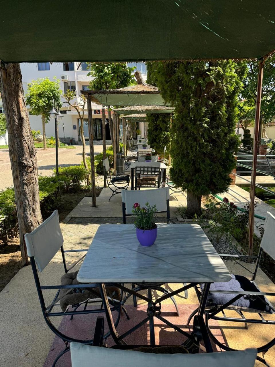 Sirena Hotel Tushemisht Exterior photo