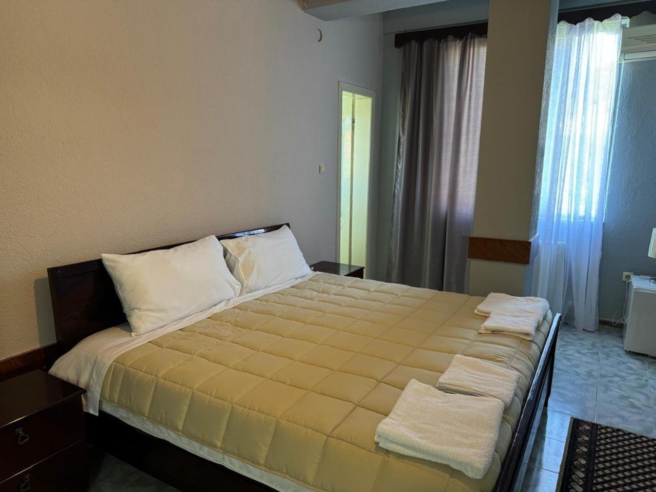 Sirena Hotel Tushemisht Exterior photo