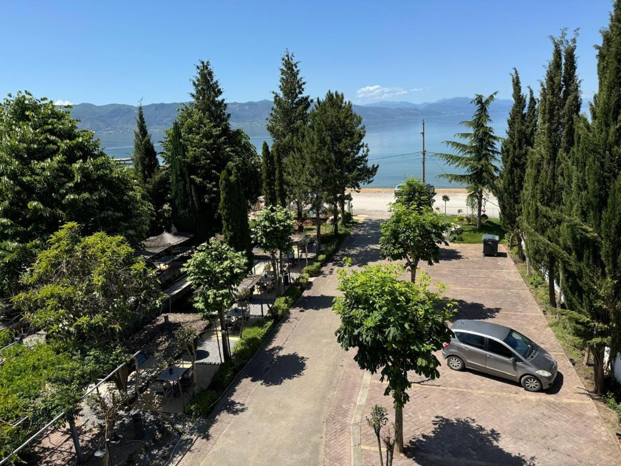 Sirena Hotel Tushemisht Exterior photo