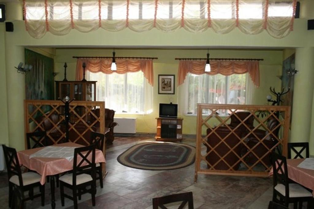 Sirena Hotel Tushemisht Exterior photo