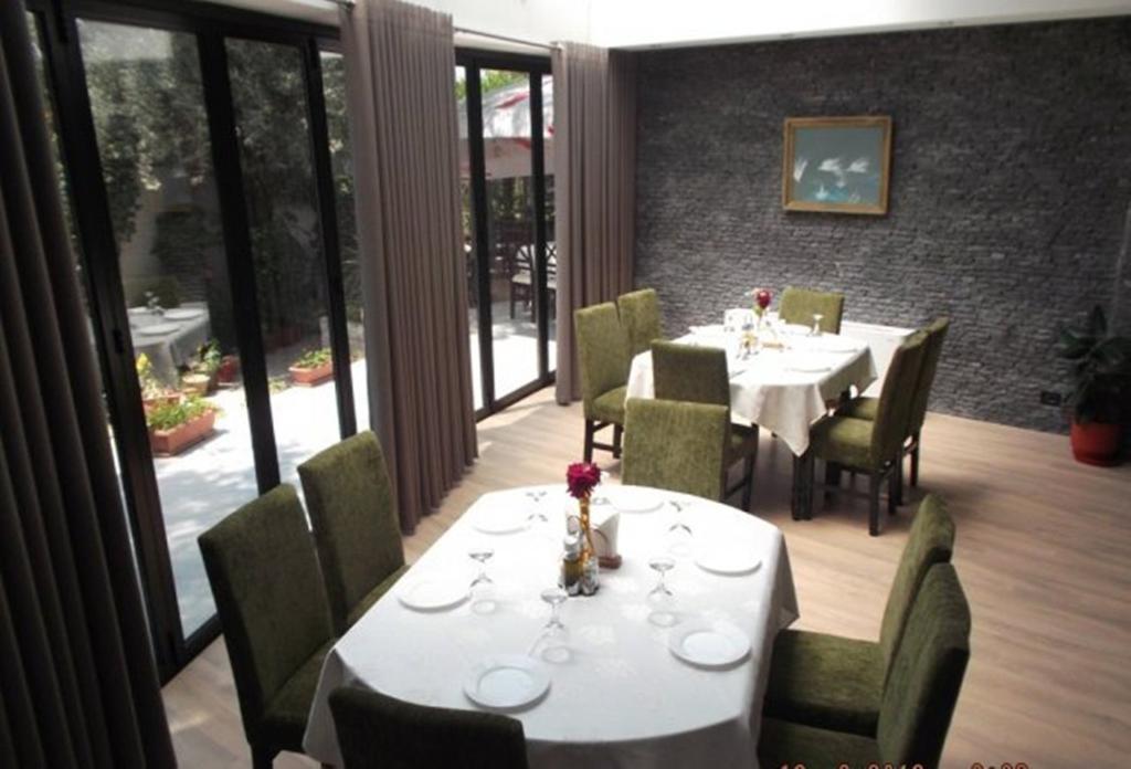 Sirena Hotel Tushemisht Exterior photo