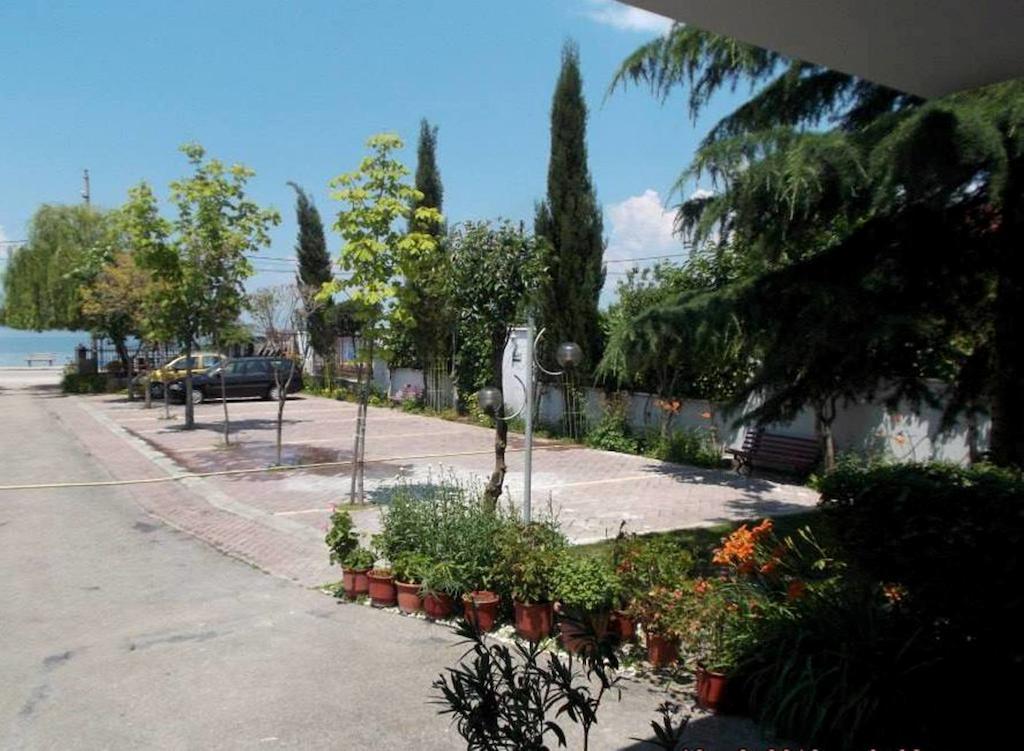Sirena Hotel Tushemisht Exterior photo