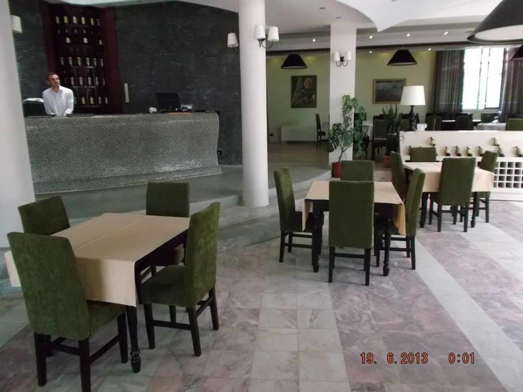 Sirena Hotel Tushemisht Exterior photo